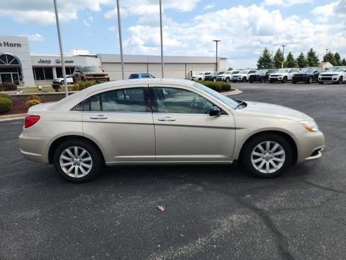 Used 2014 Chrysler 200 Limited FWD image 2