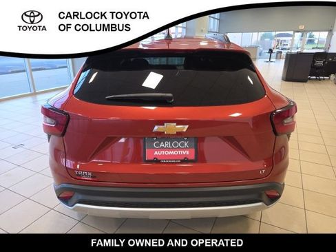 Used 2024 Chevrolet Trax LT w/ LT Convenience Package FWD image 8