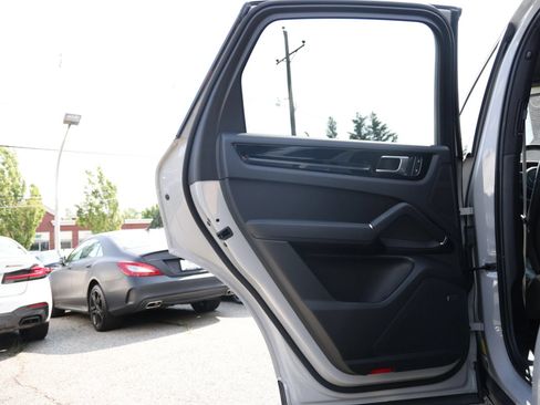 Used 2022 Porsche Cayenne Platinum Edition AWD/4WD image 30