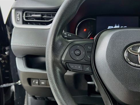 Used 2025 Toyota RAV4 XLE FWD image 18