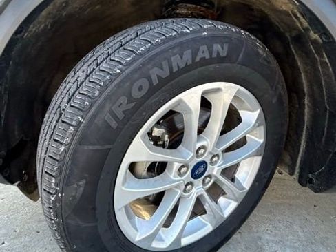 Used 2020 Ford Escape SE image 22