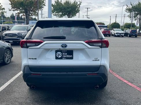 Used 2021 Toyota RAV4 LE AWD/4WD image 10