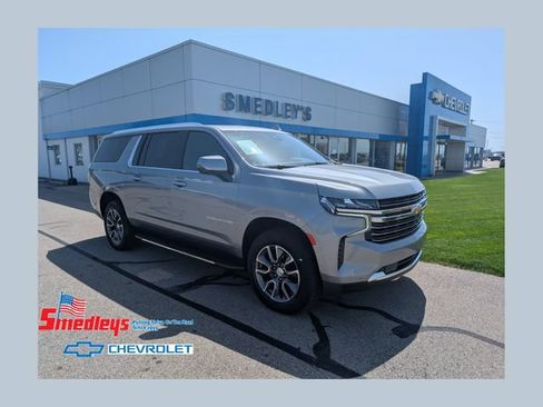 Used 2024 Chevrolet Suburban LT w/ LT Signature Package AWD/4WD image 1