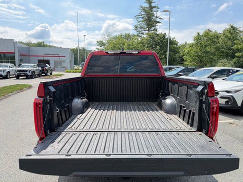 Used 2022 Toyota Tundra SR5 w/ SR5 Convenience Package AWD/4WD image 5