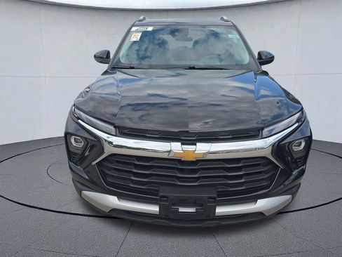 Used 2025 Chevrolet TrailBlazer LT AWD/4WD image 2