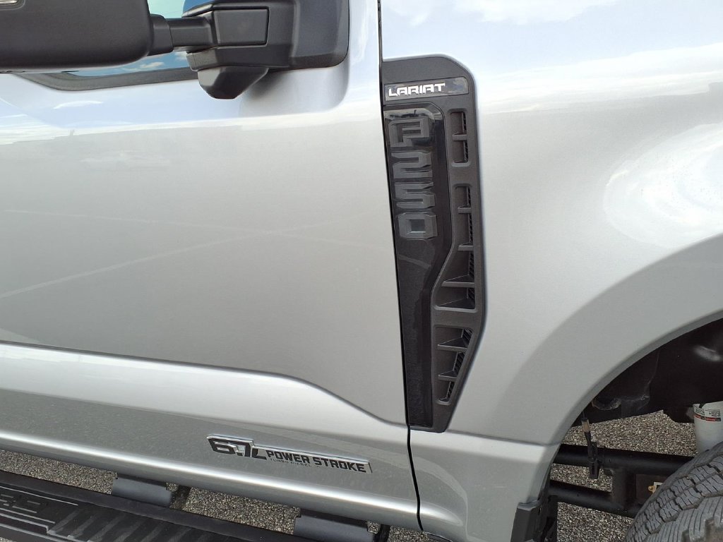Used 2024 Ford F250 Lariat w/ Black Appearance Package AWD/4WD image 11