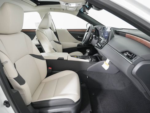 New 2025 Lexus ES 350 w/ Premium Package image 17