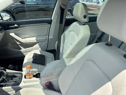 Used 2023 Volkswagen Jetta SE w/ Panoramic Sunroof Package FWD image 10
