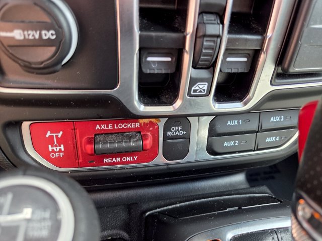 Certified 2025 Jeep Gladiator Mojave AWD/4WD image 27