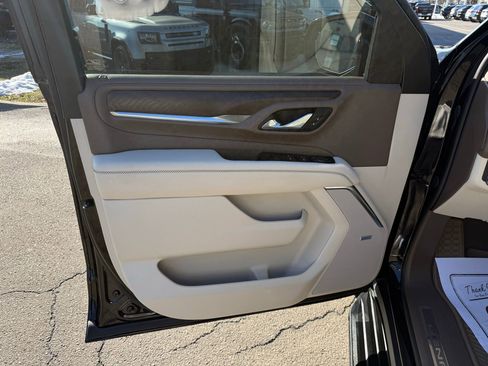 Used 2024 GMC Yukon Denali image 32