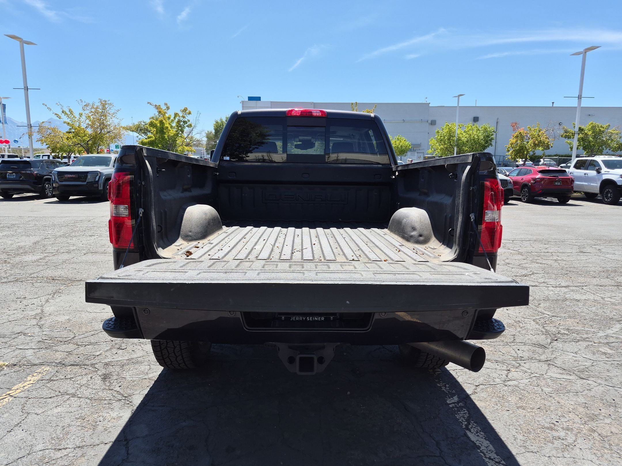 Used 2016 GMC Sierra 2500 Denali w/ Duramax Plus Package AWD/4WD image 33