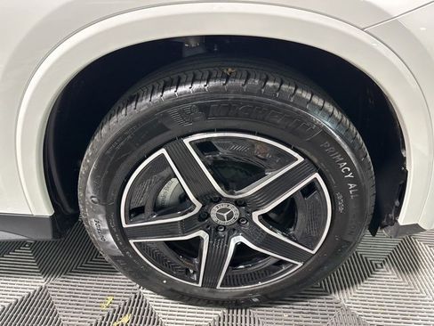 Used 2025 Mercedes-Benz GLC 300 4MATIC image 9