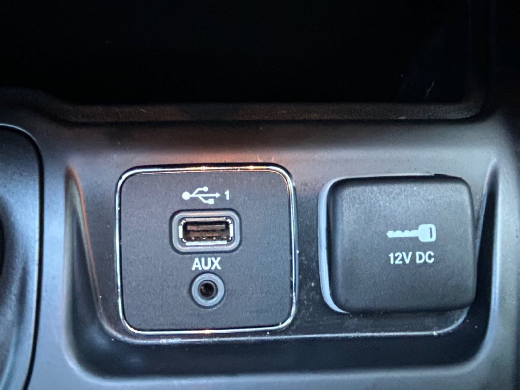 Used 2023 Jeep Cherokee Altitude Lux w/ Lux Elite Package AWD/4WD image 6