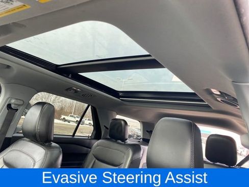 Used 2022 Ford Explorer XLT image 15