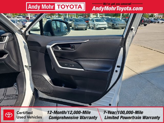 Certified 2025 Toyota RAV4 LE FWD image 32