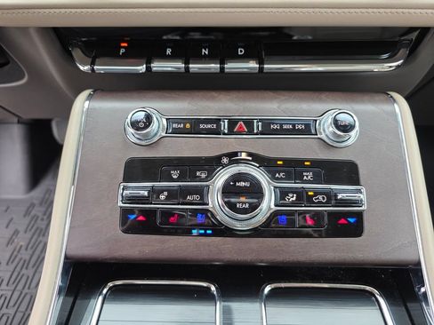 Used 2024 Lincoln Aviator Reserve w/ Equipment Group 201A AWD/4WD image 33