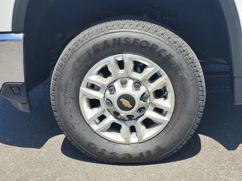 Used 2024 Chevrolet Silverado 2500 LT w/ Convenience Package AWD/4WD image 11