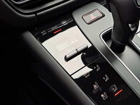 Certified 2026 Porsche Macan AWD/4WD image 30