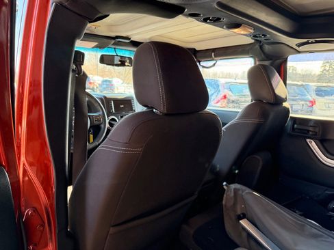 Used 2014 Jeep Wrangler Unlimited Rubicon w/ Dual Top Group image 11