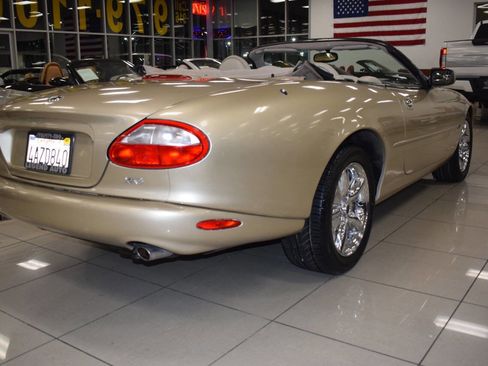 Used 1998 Jaguar XK8 Convertible image 10