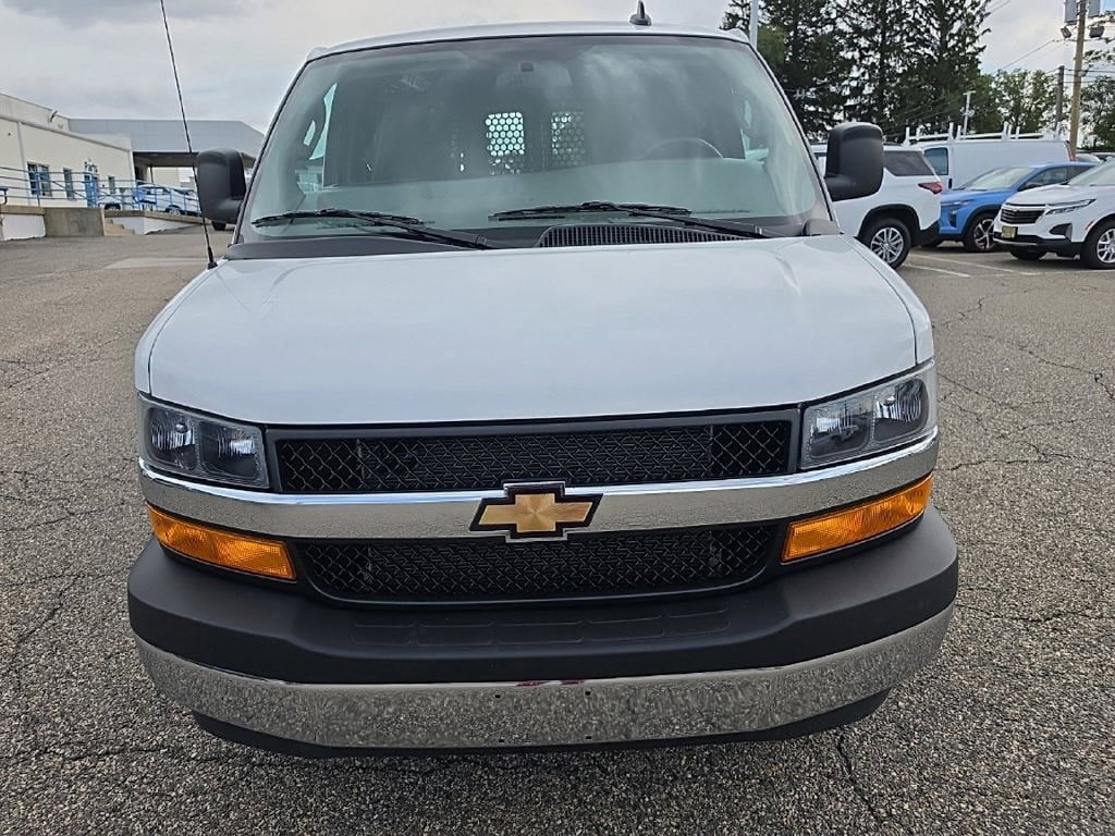 Used 2025 Chevrolet Express 2500 w/ Driver Convenience Package RWD image 9