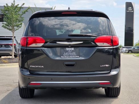 Used 2017 Chrysler Pacifica Limited FWD image 26