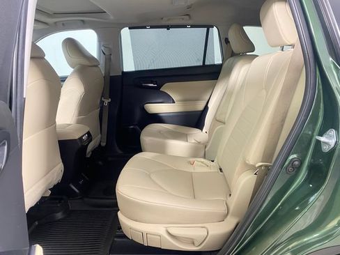 Used 2023 Toyota Highlander XLE AWD/4WD image 13
