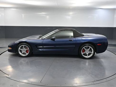 Used 2001 Chevrolet Corvette Convertible RWD image 9