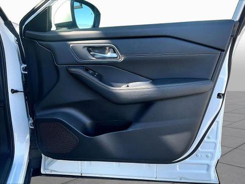 Certified 2025 Nissan Rogue Platinum AWD/4WD image 23