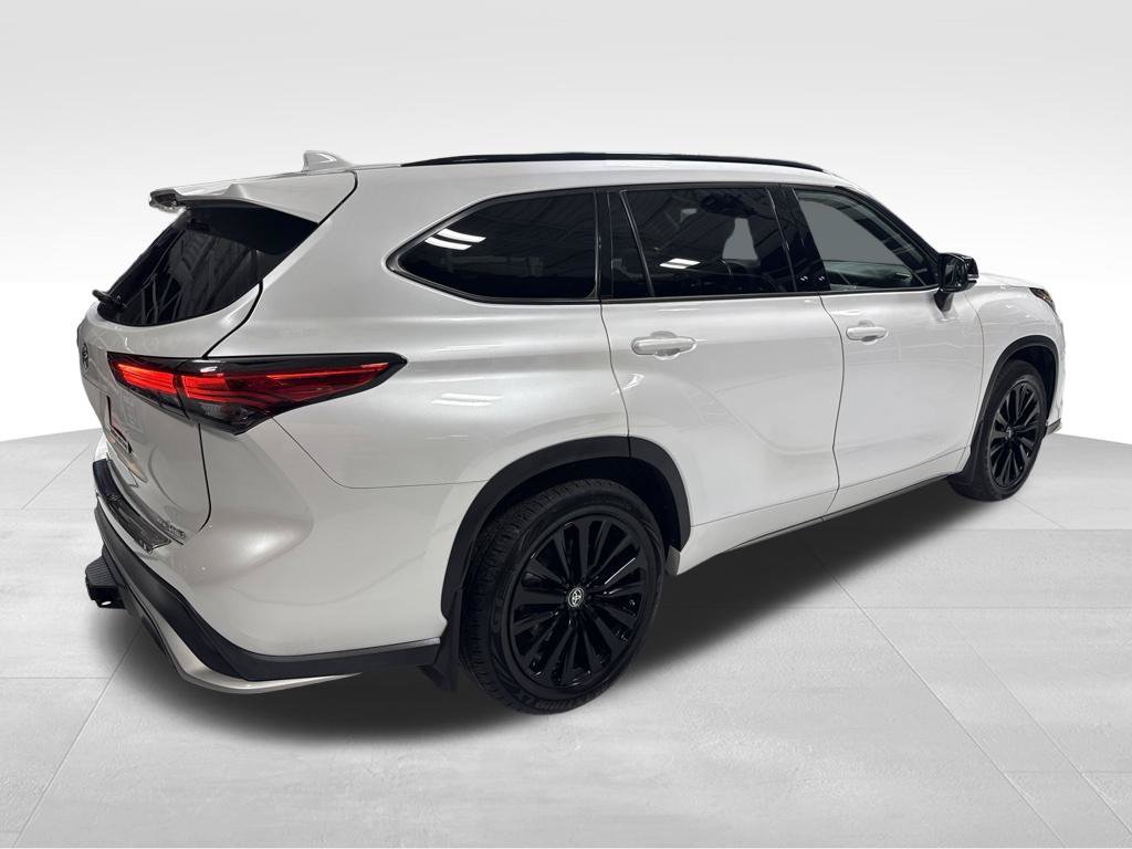 Used 2023 Toyota Highlander XSE AWD/4WD image 9