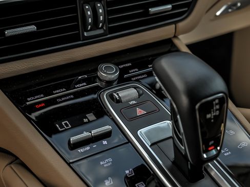 Used 2023 Porsche Cayenne Platinum Edition AWD/4WD image 50