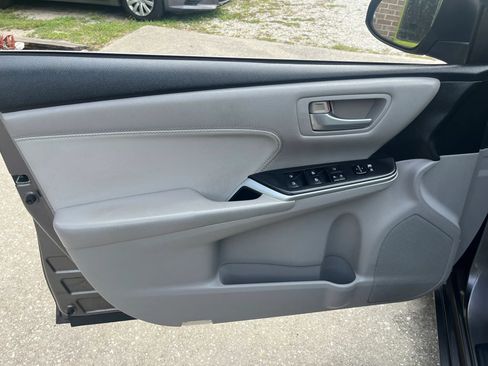 Used 2015 Toyota Camry XLE FWD image 31