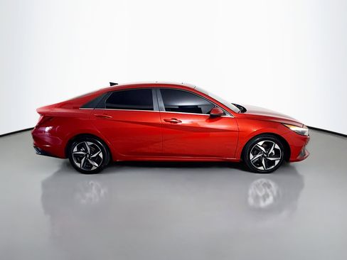 Used 2021 Hyundai Elantra Limited FWD image 11