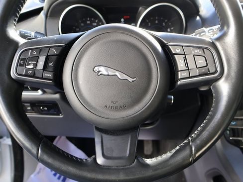 Used 2017 Jaguar F-PACE Prestige image 30