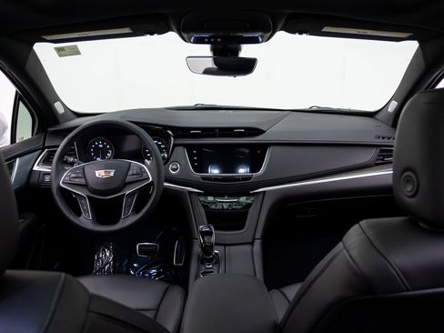 Certified 2026 Cadillac XT5 Sportv w/ LPO, Onyx Lite Package AWD/4WD image 12