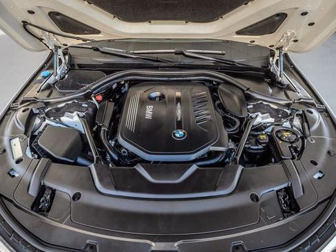 Used 2017 BMW 740i RWD image 17