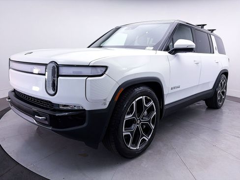 Used 2024 Rivian R1S Adventure AWD/4WD image 13