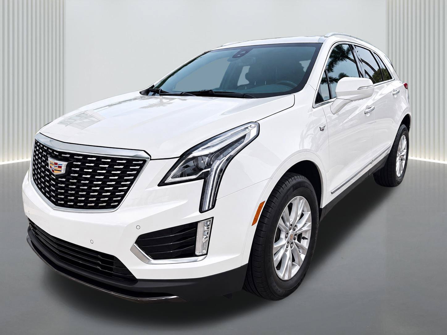 Certified 2023 Cadillac XT5 Luxury FWD image 2