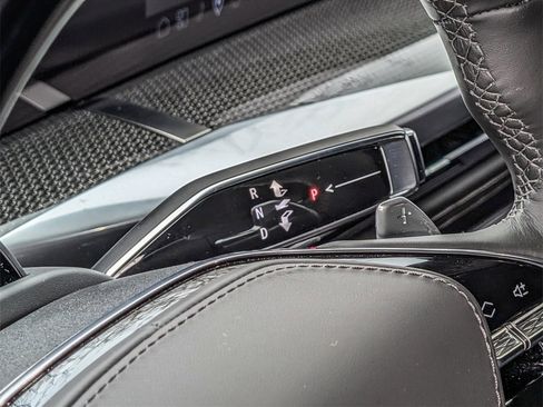 Certified 2025 Cadillac Escalade ESV V image 31