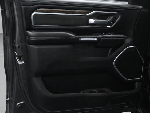 Used 2019 RAM 1500 Laramie AWD/4WD image 10