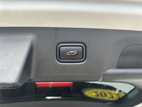 Used 2022 Hyundai Palisade SEL w/ Convenience Package FWD image 16