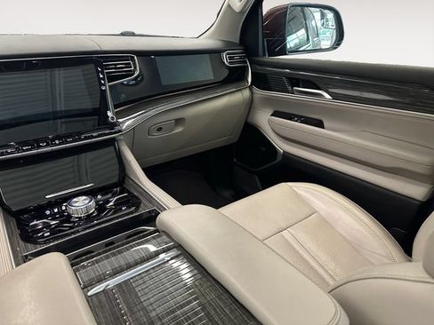 Used 2022 Jeep Wagoneer Series III w/ Premium Group I AWD/4WD image 11