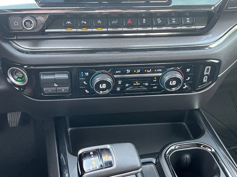 Used 2023 Chevrolet Silverado 1500 ZR2 w/ Technology Package AWD/4WD image 35