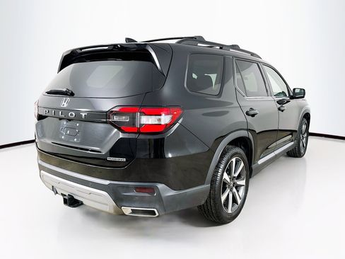 Used 2023 Honda Pilot Touring image 6