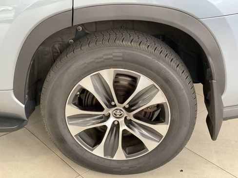 Certified 2021 Toyota Highlander XLE AWD/4WD image 13