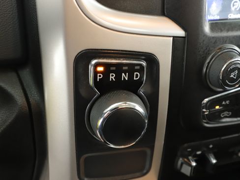 Used 2020 RAM 1500 Classic SLT w/ Luxury Group image 18