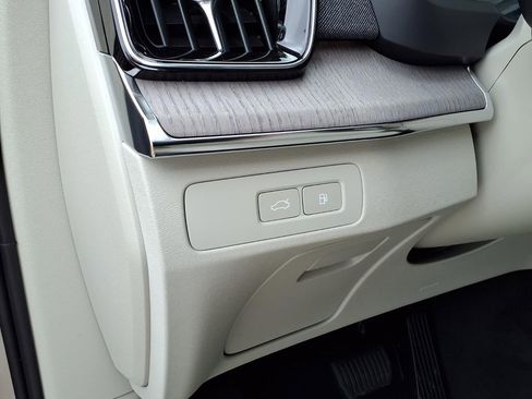 New 2026 Volvo XC90 T8 Ultra w/ Protection Package AWD/4WD image 12