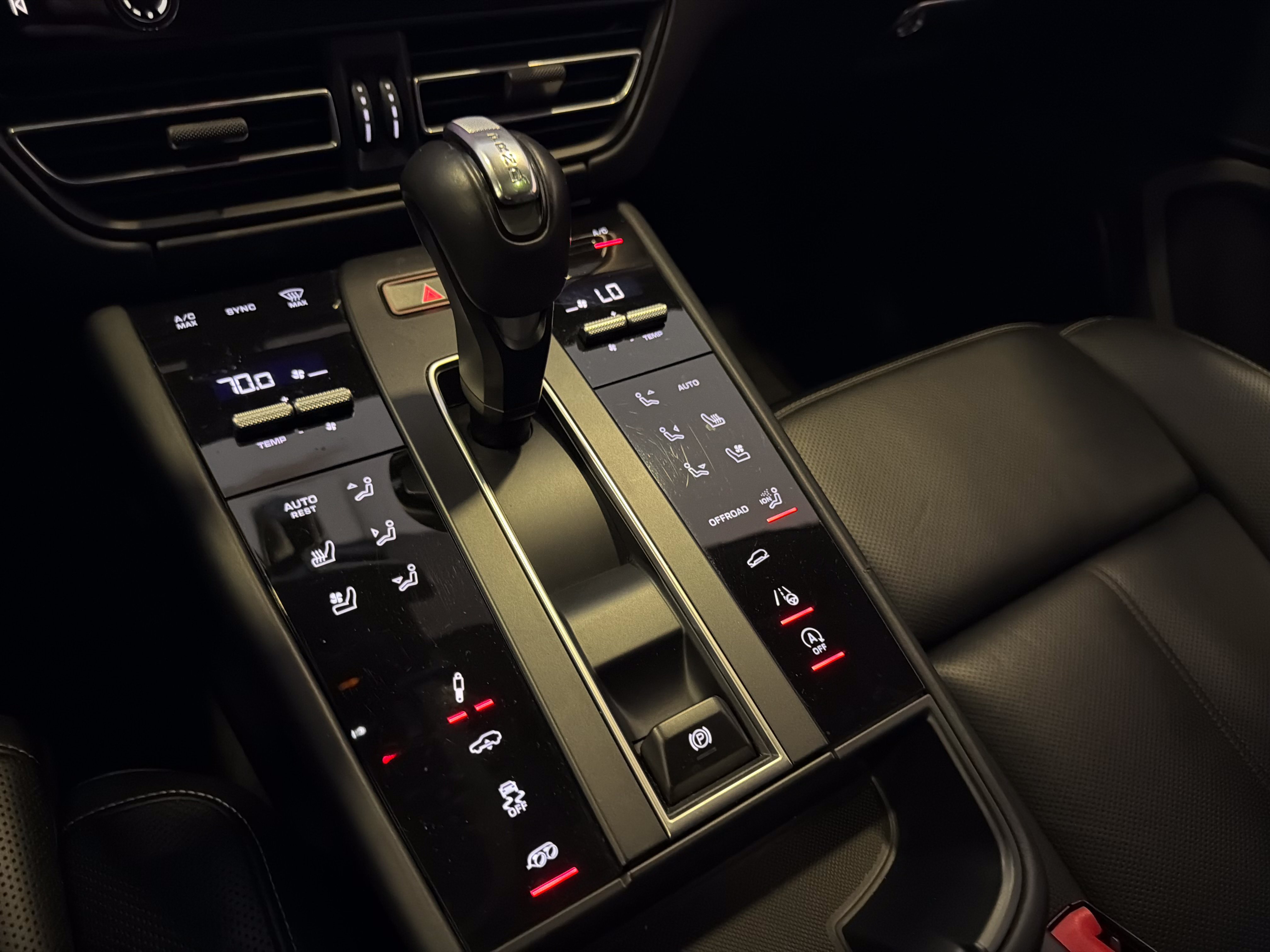 Certified 2024 Porsche Macan GTS AWD/4WD image 19