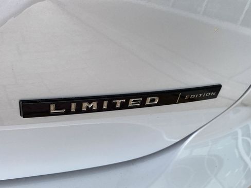 New 2026 Mitsubishi Outlander LE AWD/4WD image 9