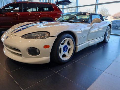 Used 1996 Dodge Viper RT/10 image 3
